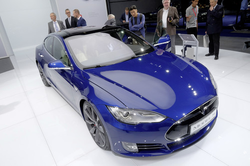 Tesla Model 90D geht in Flammen auf